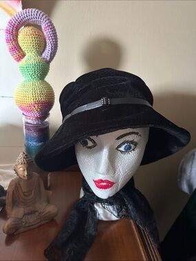 Women's Black Velvet Cloche Hat with Slim Band